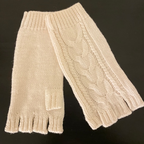 Banana Republic Fingerless Gloves - Picture 4 of 5